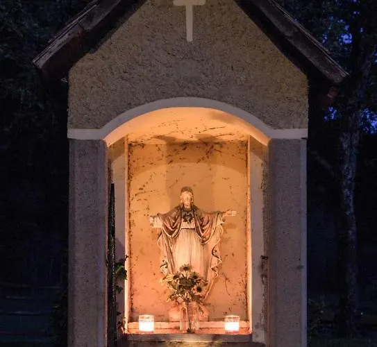 Drautal Alm Schoenbuch בקתה *